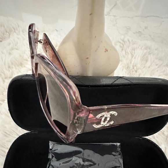 SOLD - CHANEL SUNGLASSES - Picture 2 of 7